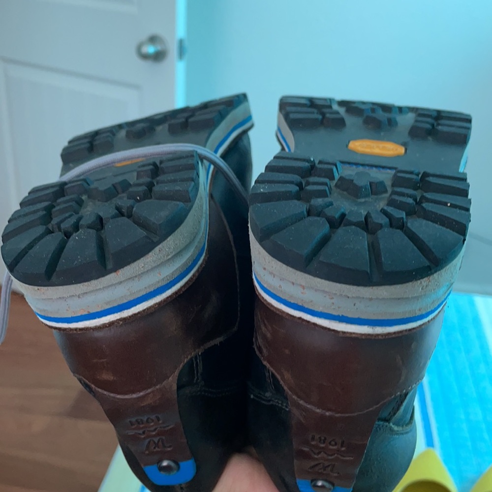 Shoes - Picture 5 of 6